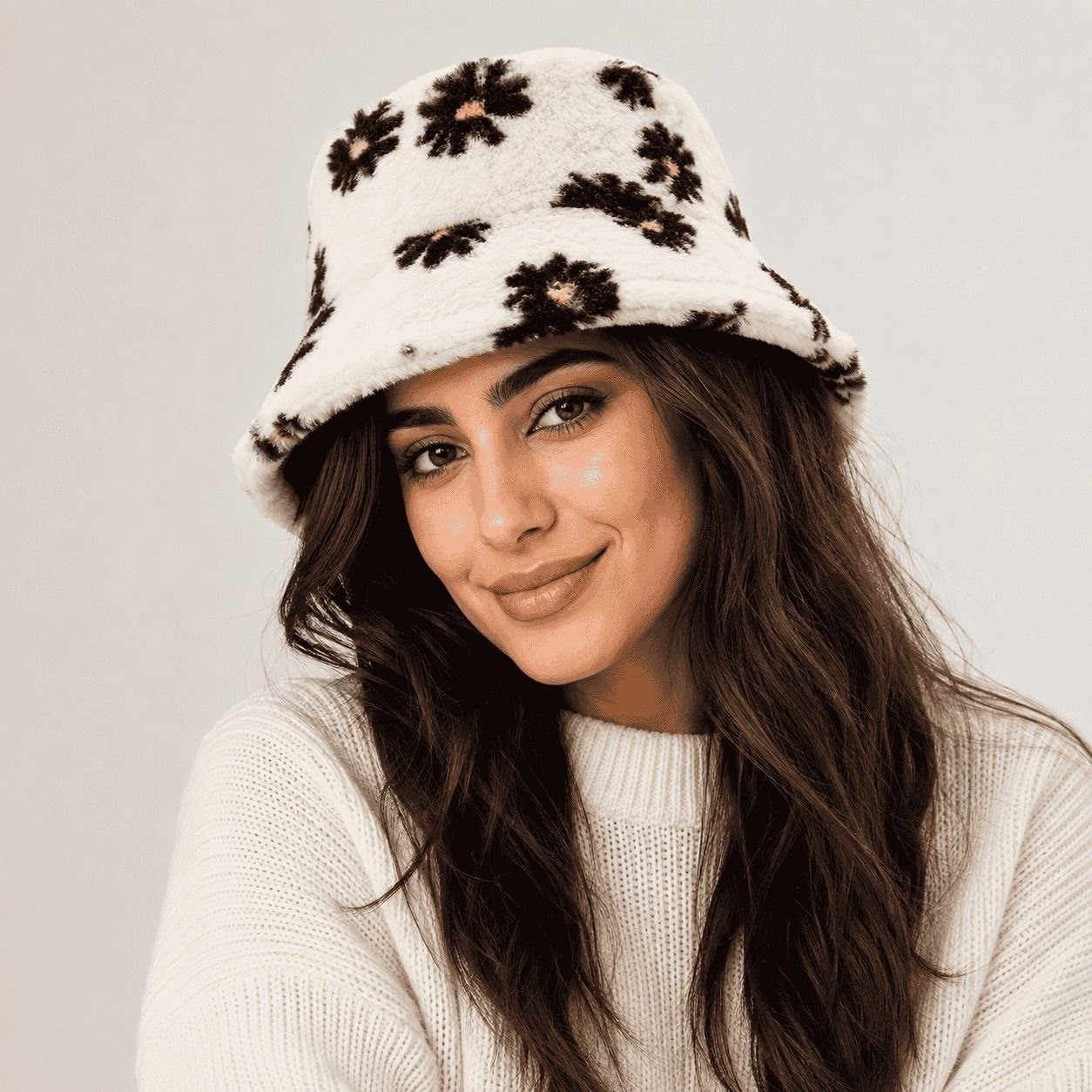Plush Daisy Bucket Hat White Floral 2